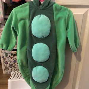 Baby green pea costume, worn for less than an hour